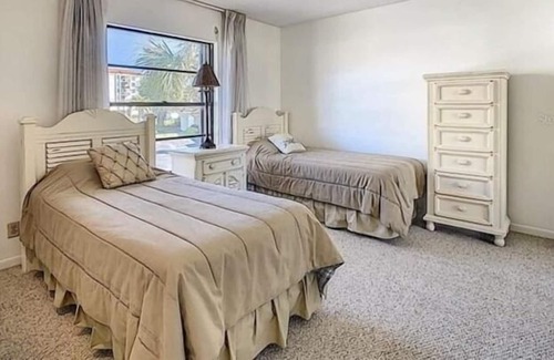 Casa del Mar Apartamento | 2 Bedroom 654965 by Houzlet