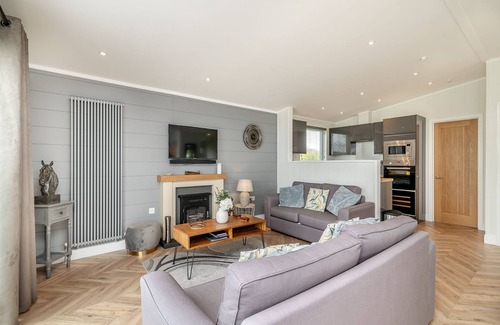 Shepton Mallet Chalet De Esquí | Alojamiento de 2 habitaciones en Midsomer House, East Compton