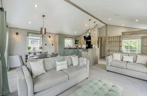Woodhall Spa Chalet De Esquí | Luxury new lodge on the Oak View development with a spacious and open plan living and kitchen area.