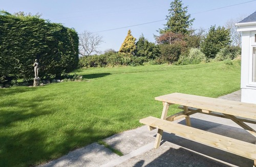 Caernarfon Cabaña | 2 bedroom accommodation in Carmel, near Caernarfon