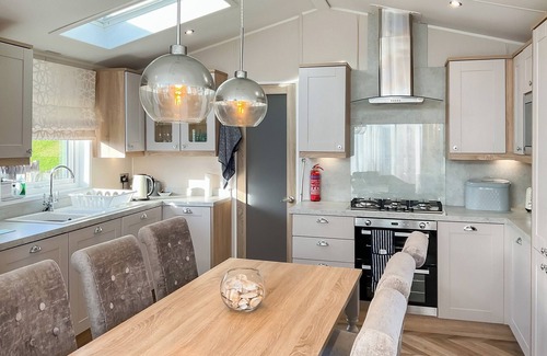 Pendine Cabaña | 2 bedroom accommodation in Pendine, near Laugharne and Llansteffan