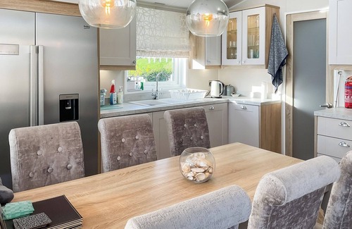 Pendine Cabaña | 2 bedroom accommodation in Pendine, near Laugharne and Llansteffan