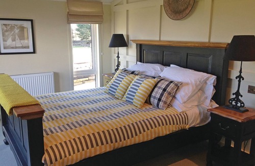 Little Weighton Cabina | 2 bedroom accommodation in Little Weighton, Nr Beverley