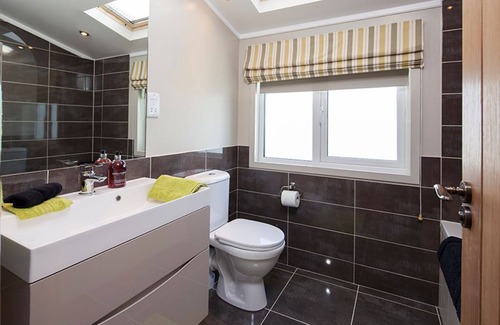 Little Weighton Cabina | 2 bedroom accommodation in Little Weighton, Nr Beverley
