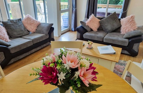 Little Weighton Cabina | 2 bedroom accommodation in Little Weighton, Nr Beverley