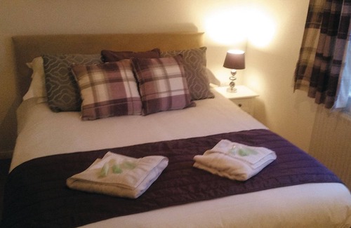 Little Weighton Cabina | 2 bedroom accommodation in Little Weighton, Nr Beverley