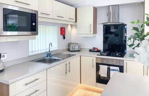 Little Weighton Cabina | 2 bedroom accommodation in Little Weighton, Nr Beverley