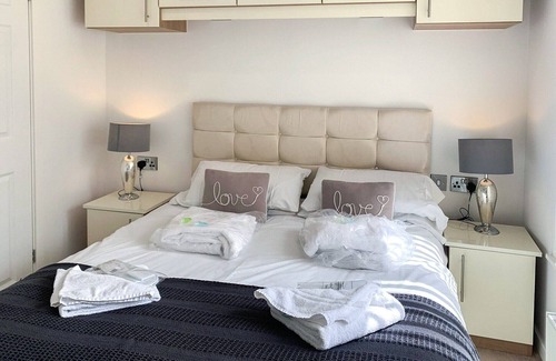 Little Weighton Cabina | 2 bedroom accommodation in Little Weighton, Nr Beverley