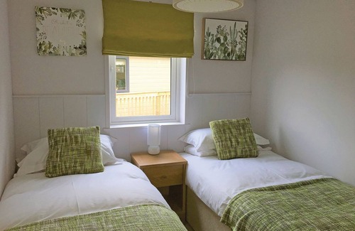 Little Weighton Cabina | 2 bedroom accommodation in Little Weighton, Nr Beverley