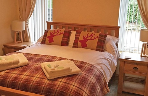 Little Weighton Cabina | 2 bedroom accommodation in Little Weighton, Nr Beverley