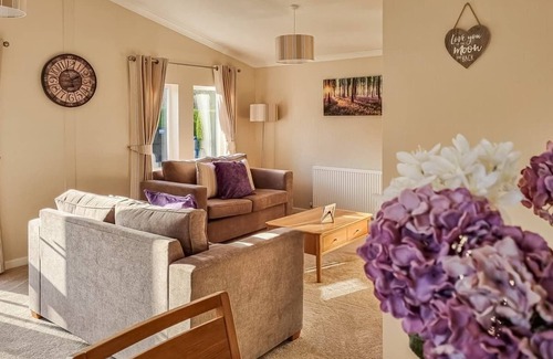Little Weighton Cabina | 2 bedroom accommodation in Little Weighton, Nr Beverley