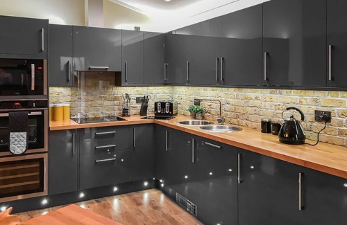 Little Weighton Cabina | 2 bedroom accommodation in Little Weighton, Nr Beverley