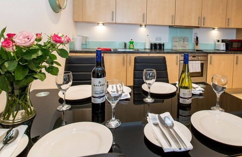 Portsmouth Cabaña | 2 bedroom accommodation in Gunwharf Quays, near Portsmouth