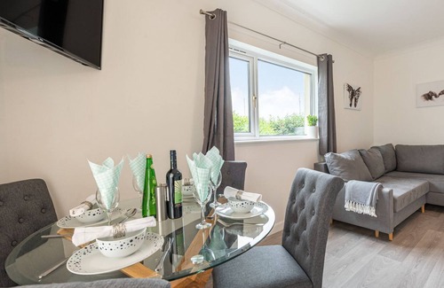 Llangynin Cabaña | 2 bedroom accommodation in Llangynin