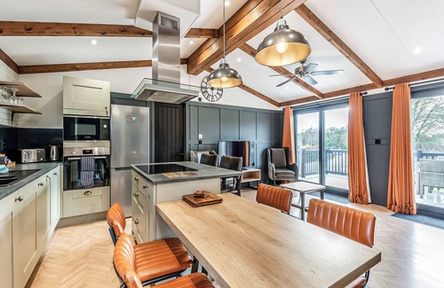 Saintbury Chalet De Esquí | 2 bedroom accommodation in Snitterfield, Stratford Upon Avon