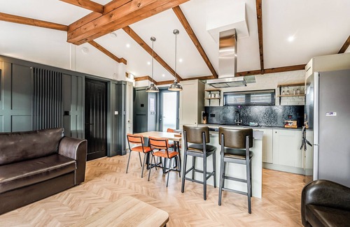 Saintbury Chalet De Esquí | 2 bedroom accommodation in Snitterfield, Stratford Upon Avon