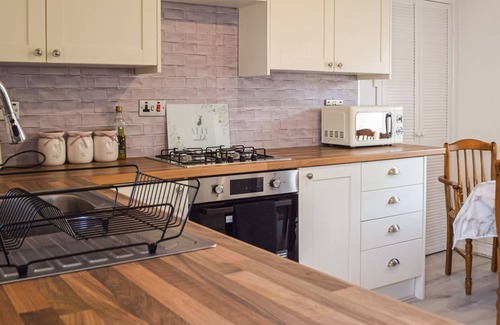 Carmarthen Cabaña | 2 bedroom accommodation in Kilgetty