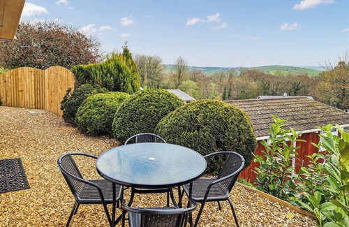 Llanybri Cabaña | A peaceful place to enjoy the Carmarthenshire countryside and coast.