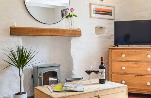 Llanboidy Cabaña | 2 bedroom accommodation in Llanboidy, near Laugharne