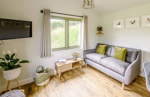 Caersws Cabaña | 2 bedroom accommodation in Llanidloes, near Newtown