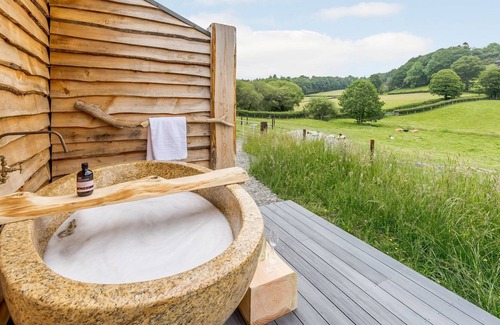 Caersws Cabaña | 2 bedroom accommodation in Llanidloes, near Newtown