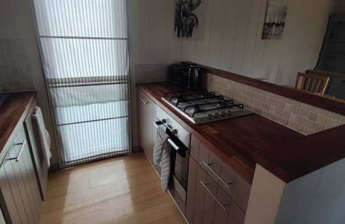 Dawlish Cabina | 2 bedroom accommodation in Cockwood Harbour, Nr Dawlish