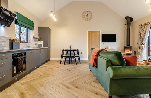 Newtown Cabaña | 2 bedroom accommodation in Mochdre,Newtown