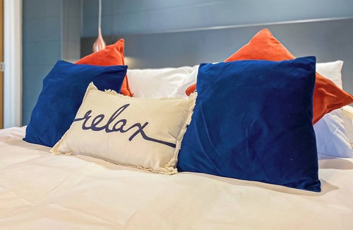 St. Florence Cabina | 2 bedroom accommodation in St Florence, Tenby