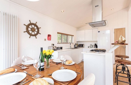Ryde Chalet De Esquí | Alojamiento de 2 habitaciones en Wootton Bridge, Nr Cowes