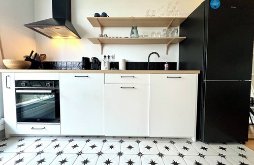 Levallois-Perret Apartamento | 2 Bedroom Apartment near Arc de Triomphe Paris by Wild