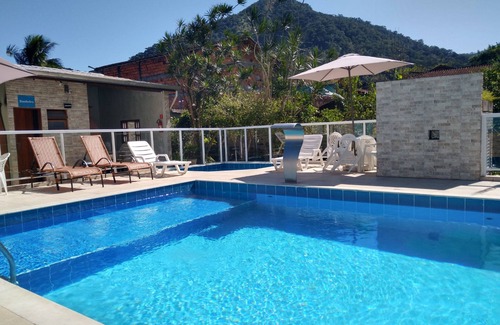 Caraguatatuba Apartamento | Apartamento de 2 dormitorios, amueblado con piscina, cerca de Martim de Sá.