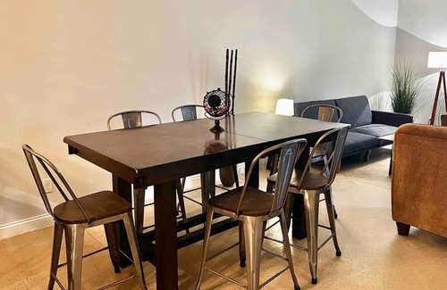 Lansing Apartamento | 2 bedroom apartment 1 mile from Mississippi!