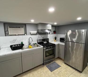 Hillside Apartamento | 2 Bedroom Apartment By AirportS