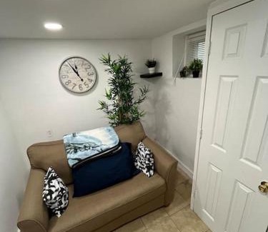 Hillside Apartamento | 2 Bedroom Apartment By AirportS