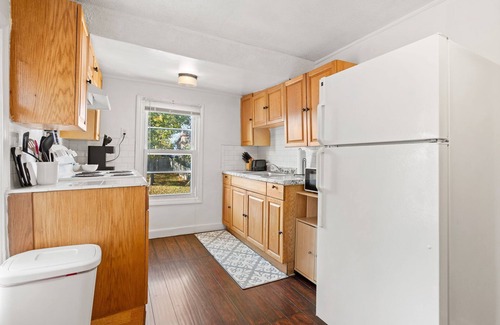 Beverly Apartamento | 2 Bedroom Apartment Downtown Beverly~8 Mins to Salem~King Beds