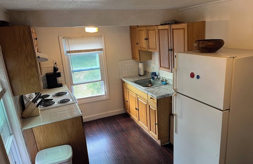 Beverly Apartamento | 2 Bedroom Apartment Downtown Beverly~8 Mins to Salem~King Beds