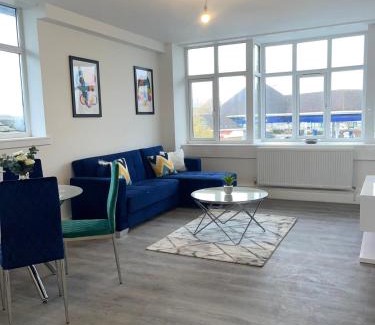 Flitwick Apartamento | 2 Bedroom Apartment - Flitwick - Contractor Friendly - Tourist Ready - Full Kitchen - WiFi - Smart TV - Sofa Bed - FREE Parking - Ideal for Short or Long Stays