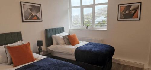 Flitwick Apartamento | 2 Bedroom Apartment - Flitwick - Contractor Friendly - Tourist Ready - Full Kitchen - WiFi - Smart TV - Sofa Bed - FREE Parking - Ideal for Short or Long Stays