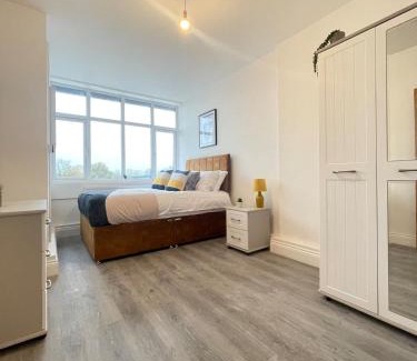 Flitwick Apartamento | 2 Bedroom Apartment - Flitwick - Contractor Friendly - Tourist Ready - Full Kitchen - WiFi - Smart TV - Sofa Bed - FREE Parking - Ideal for Short or Long Stays