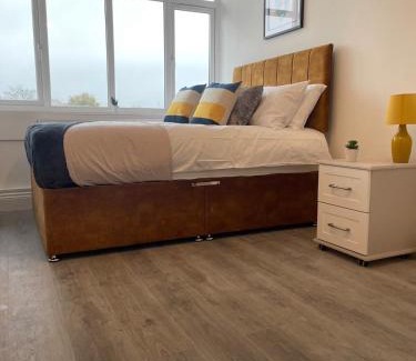 Flitwick Apartamento | 2 Bedroom Apartment - Flitwick - Contractor Friendly - Tourist Ready - Full Kitchen - WiFi - Smart TV - Sofa Bed - FREE Parking - Ideal for Short or Long Stays