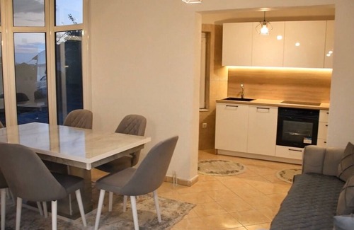 Pristina Casa | 2- bedroom apartment in fabulous Prishtina with Air conditioner, WiFi, Kitchen