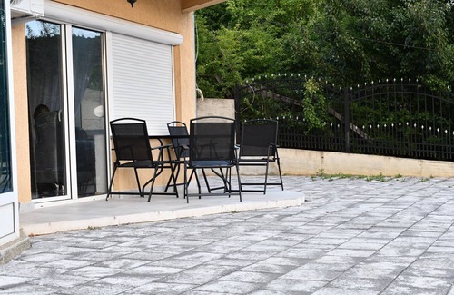 Pristina Casa | 2- bedroom apartment in fabulous Prishtina with Air conditioner, WiFi, Kitchen