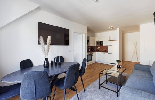 Hirschstetten Apartamento | 2-bedroom apartment in enchanting Wien with WiFi, AC, terrace and grill