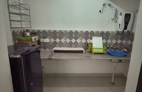 Gurugram Apartamento | 2-bedroom apartment in welcoming Gurugram with AC