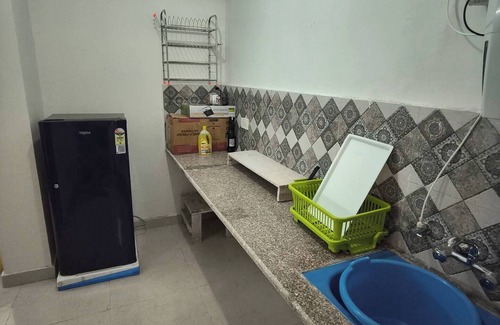 Gurugram Apartamento | 2-bedroom apartment in welcoming Gurugram with AC