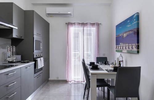 Gzira Apartamento | 2-bedroom apartment in Gżira with AC
