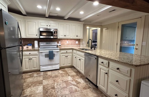 Woodville Apartamento | 2-bedroom apartment in welcoming Hopkinton with Full Kitchen, Laundry, Patio