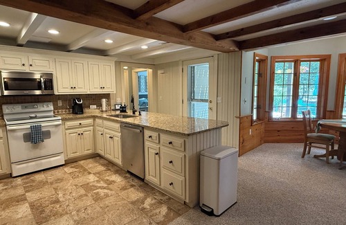Woodville Apartamento | 2-bedroom apartment in welcoming Hopkinton with Full Kitchen, Laundry, Patio