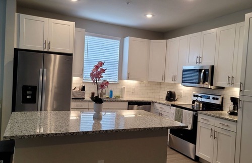 Richmond Apartamento | 2-bedroom apartment in awesome Richmond: pool, jacuzzi, pool table, fitness room