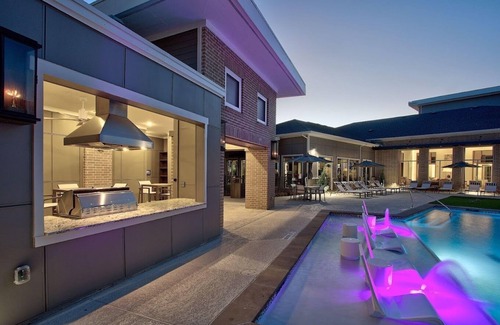Richmond Apartamento | 2-bedroom apartment in awesome Richmond: pool, jacuzzi, pool table, fitness room